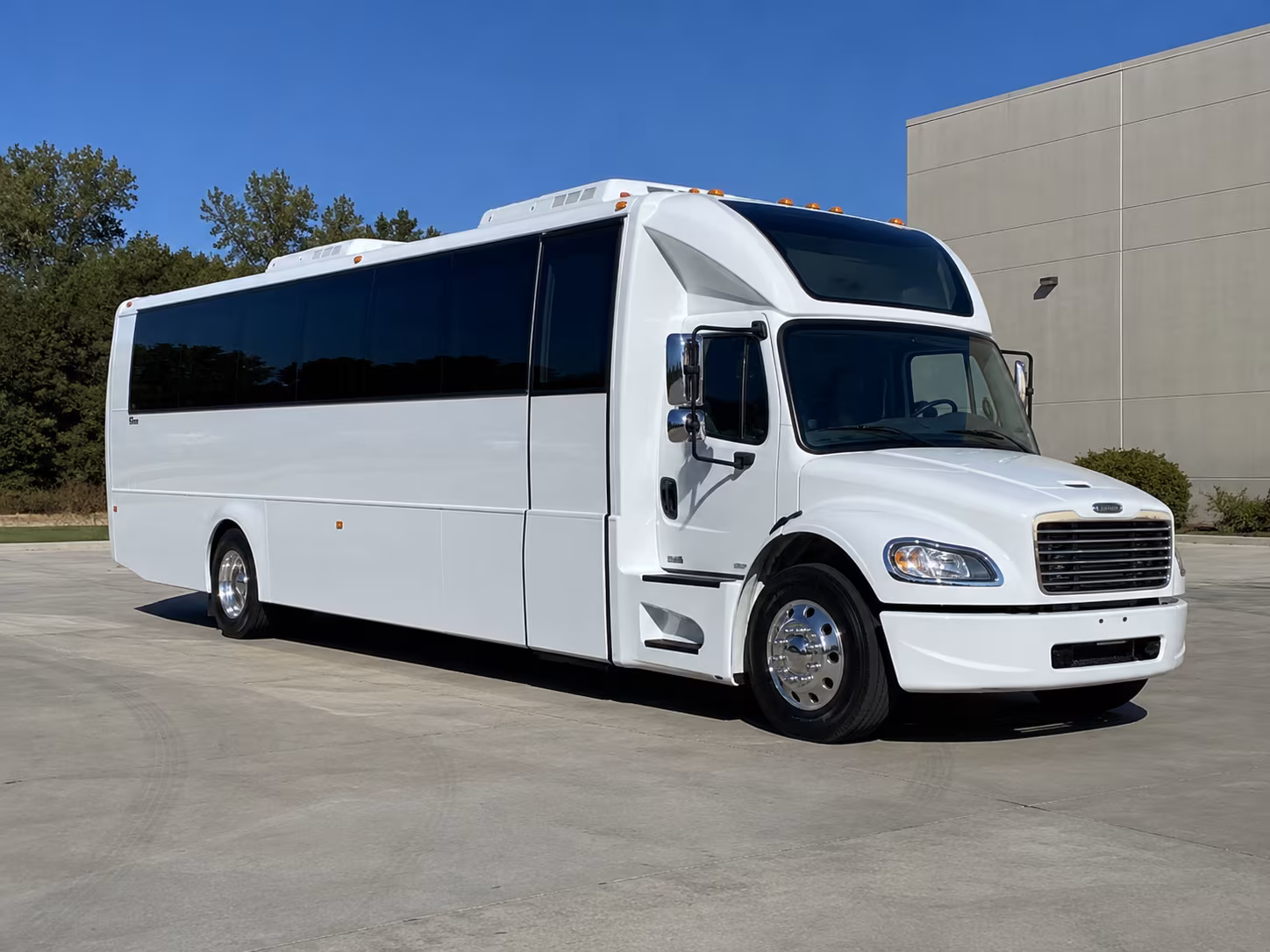 allen 28 passenger party bus